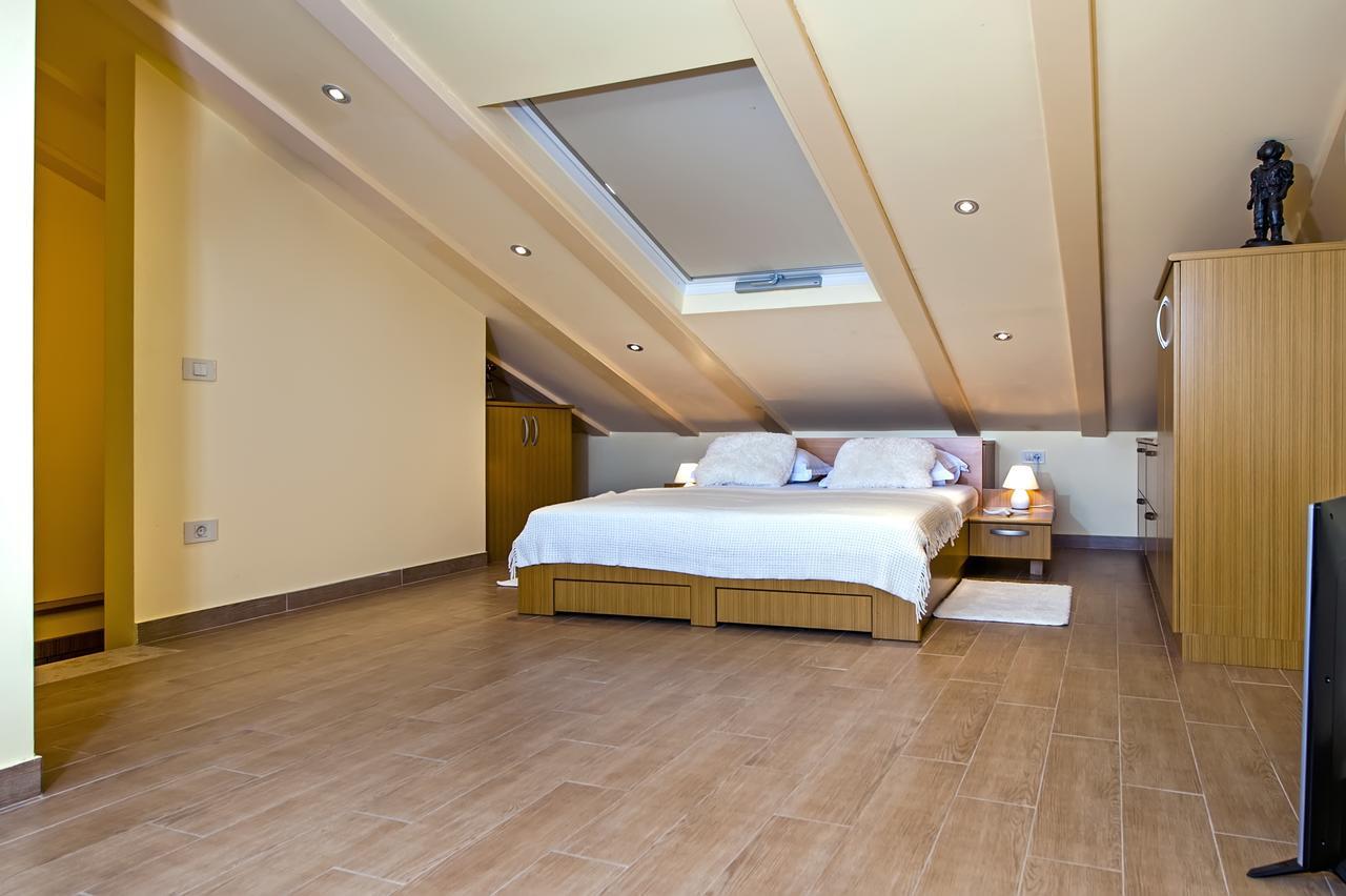 Guest House Golden Goose โรวีน ภายนอก รูปภาพ