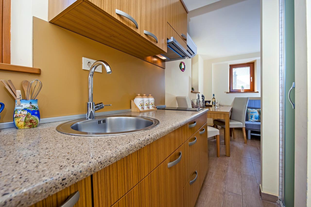 Guest House Golden Goose โรวีน ภายนอก รูปภาพ