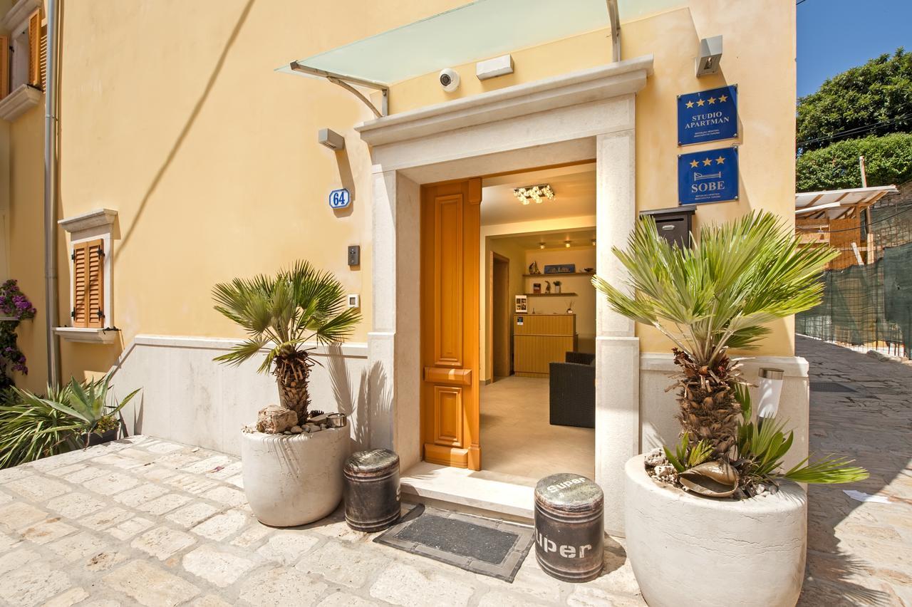 Guest House Golden Goose โรวีน ภายนอก รูปภาพ