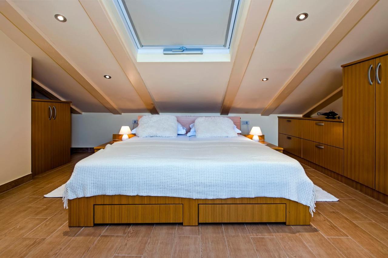 Guest House Golden Goose โรวีน ภายนอก รูปภาพ