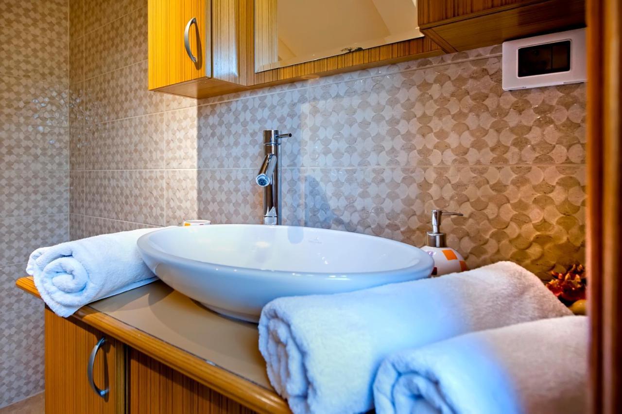 Guest House Golden Goose โรวีน ภายนอก รูปภาพ