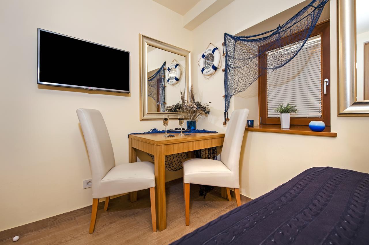 Guest House Golden Goose โรวีน ภายนอก รูปภาพ