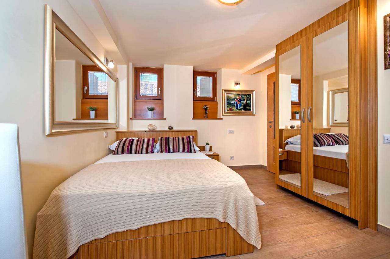 Guest House Golden Goose โรวีน ภายนอก รูปภาพ