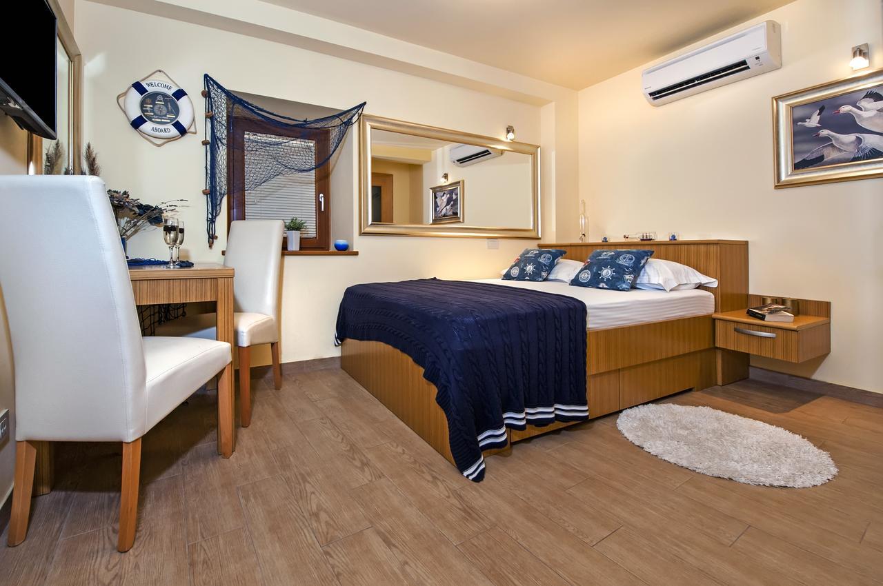 Guest House Golden Goose โรวีน ภายนอก รูปภาพ